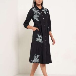 akkriti by pantaloons women floral embroidered man